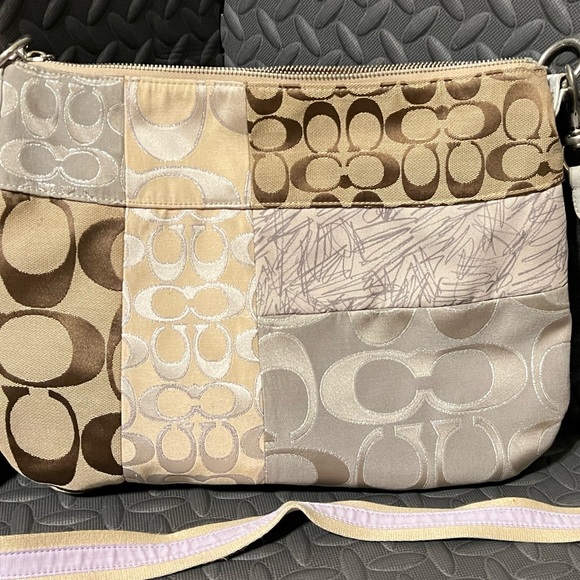 Coach Cross body /shoulder bag. - Picture 7 of 17